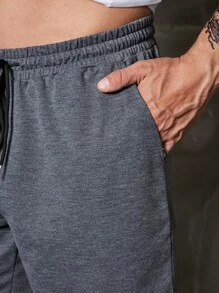 Manfinity Homme 男士大码字母貼布腰部抽繩短褲 - 灰色 - 查看 3