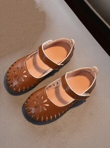 One Pair Of Brown Retro Hollow Out Flat Shoes For Girls, Fashionable, Versatile, Lightweight And Breathable