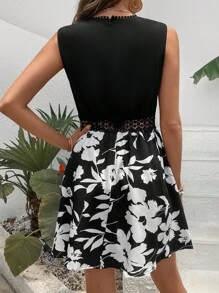 SHEIN Frenchy Floral Print Guipure Lace Insert Dress - Black and White - View 2