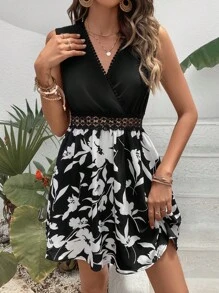 SHEIN Frenchy Floral Print Guipure Lace Insert Dress - Black and White - View 4