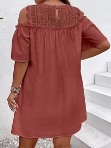 SHEIN Clasi Đầm Plus Size Tương phản ren viền lá sen màu trơn Giải trí - Gỗ đỏ - Xem 2