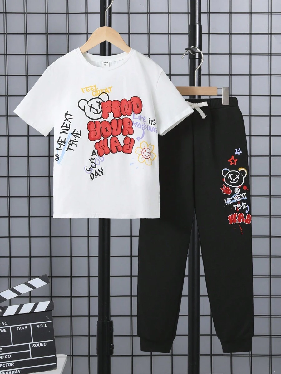 SHEIN 2 Cái/bộ Tween Nam Giản Dị Thể Thao Graffiti & In Chữ Lớn Áo Thun Nữ Tay Ngắn Và Quần Thể Thao Cho Mùa Hè & Mùa Thu - Đen và trắng - Xem 1