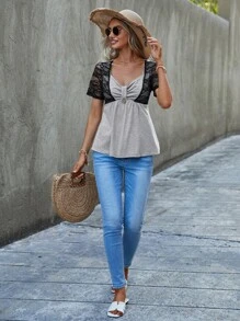 SHEIN LUNE 蕾絲拼接前收褶T恤 - 彩色 - 查看 4