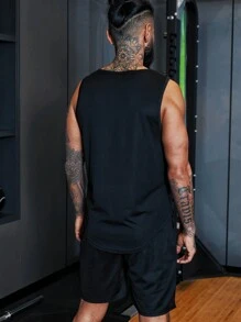 SHEIN Fitness Conjunto deportivo para hombres con gráficos geométricos y de letras, traje deportivo, conjuntos de entrenamiento - Negro - Ver 2