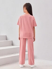SHEIN Tween女孩寬鬆休閒圓領套頭T卹和運動長褲套裝，搭配下垂肩 - 淺粉色 - 查看 2
