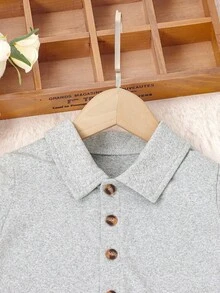 SHEIN 小女童字母補丁細節襯衫&吊帶連體褲 - 灰色 - 查看 6