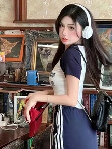 Camiseta crop en contraste de manga raglán con estampado de letra - Blanco - Ver 2