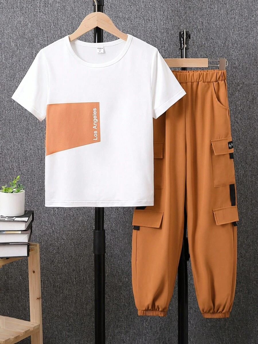 SHEIN 男大童字母圖案拼接面T恤和翻蓋口袋長褲 - 彩色 - 查看 1