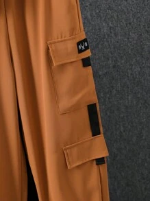 SHEIN 男大童字母圖案拼接面T恤和翻蓋口袋長褲 - 彩色 - 查看 6