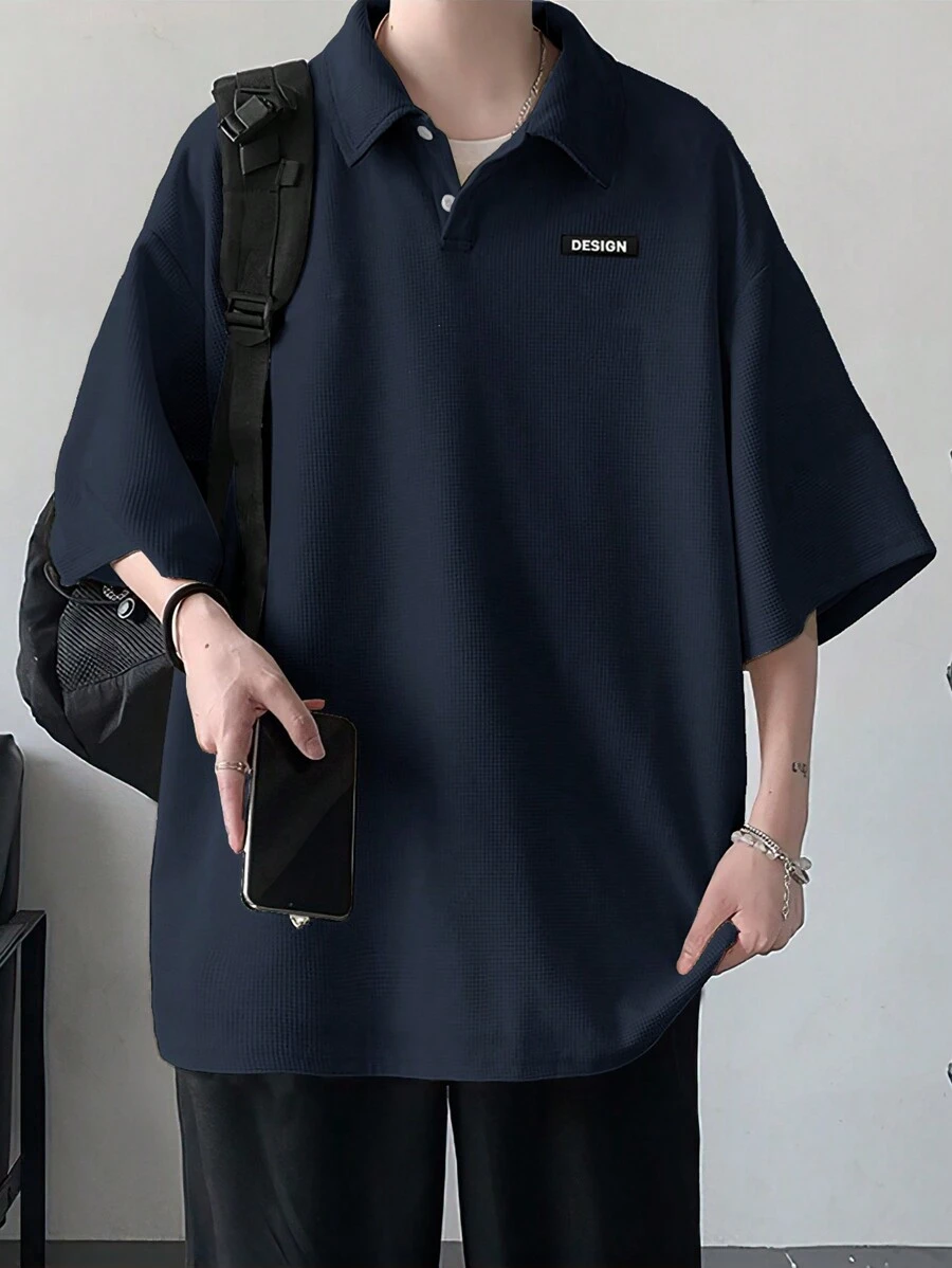 Manfinity Hypemode 男士寬鬆polo衫,配有字母貼片 - 藏蓝色 - 查看 1