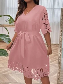 SHEIN Clasi Đầm Plus Size Thắt lưng Cắt ra Sò điệp màu trơn Giải trí - Bụi hồng - Xem 4