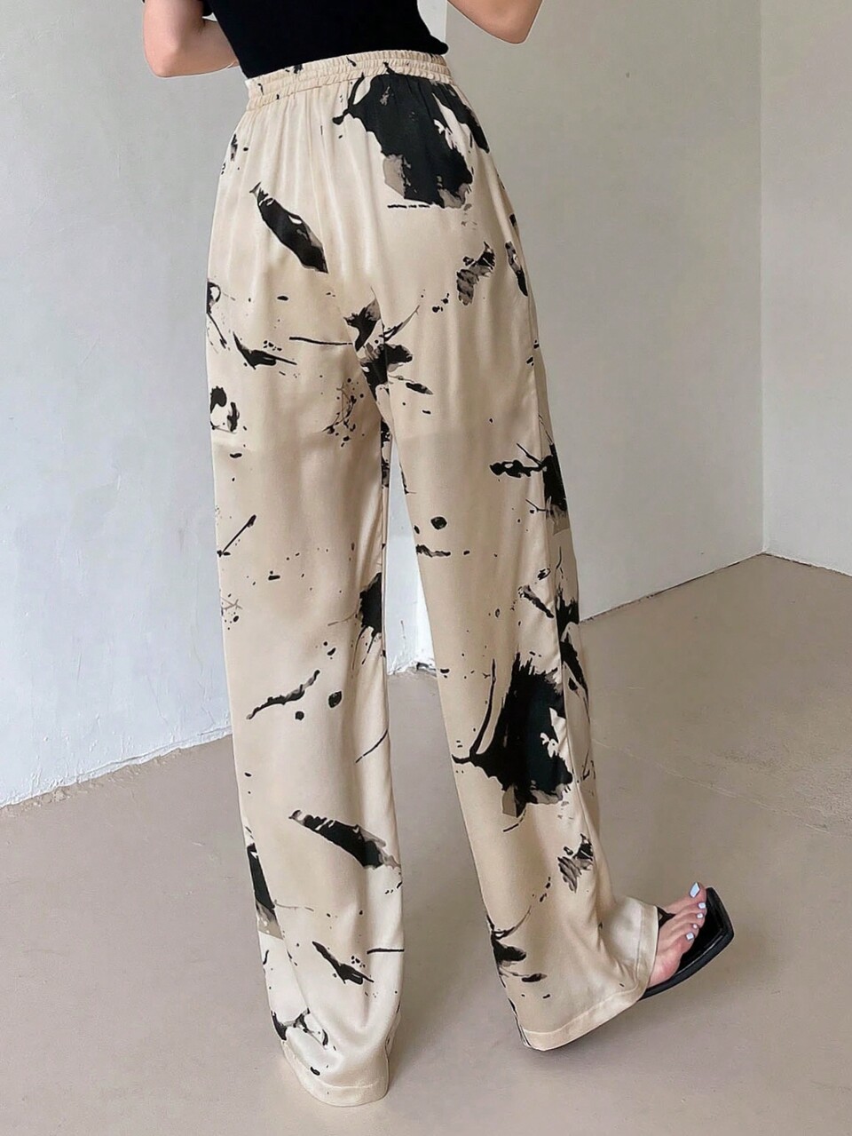 Graphic Print Slant Pocket Pants