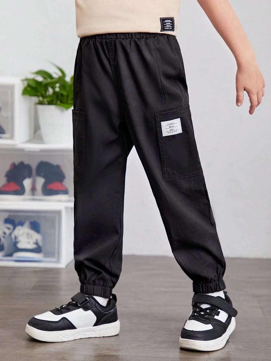 SHEIN 男小童字母補丁細節側口袋長褲 - 黑色 - 查看 1