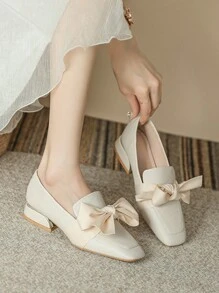 HanDuEke 女性蝴蝶結裝飾方頭平底鞋,優雅淺褐色的超細纖維樂福鞋適用於戶外 - 米色 - 查看 1