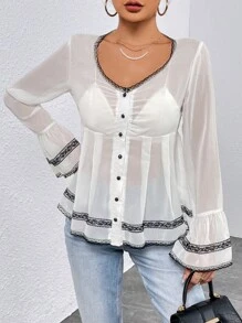 SHEIN Privé 蕾絲拼接喇叭袖荷葉邊下擺襯衫不附胸罩 - 白色 - 查看 3