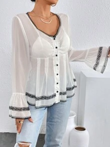 SHEIN Privé 蕾絲拼接喇叭袖荷葉邊下擺襯衫不附胸罩 - 白色 - 查看 6