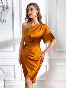 SHEIN Privé 單肩褶邊鬱金香下擺緞面連衣裙 - 金色 - 查看 6