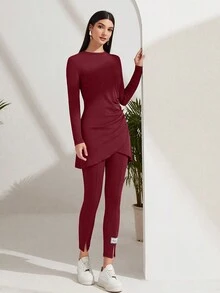 Mulvari 勃艮第红色纯色郁金香下摆 T 恤和字母拼贴细节紧身裤 - 酒紅色 - 查看 6