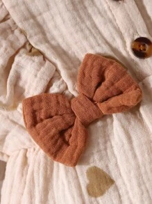 Bodysuits Em bé Nơ Bướm Xù Nút phía trước Tim - Màu be - Xem 3