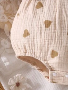 Bodysuits Em bé Nơ Bướm Xù Nút phía trước Tim - Màu be - Xem 7