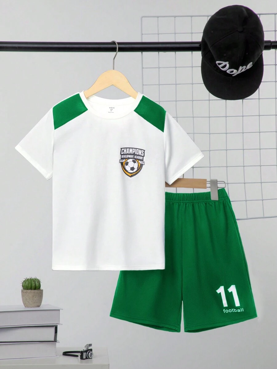 SHEIN 男孩足球和字母圖案T恤和短褲 - 綠色 - 查看 1