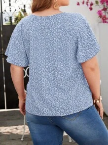 SHEIN LUNE Blusa de manga con volantes y cuello de lazo con estampado todo sobre, de talla grande, para verano - Azul y blanco - Ver 3