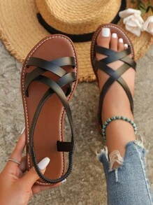 新品到貨後帶時尚女士平底涼鞋,女士們黑色平底涼鞋