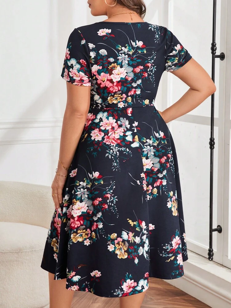 Talla grande Vestido línea A con estampado floral