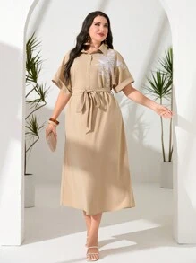 Seusyu 大碼花卉刺繡腰帶襯衫連衣裙 - 杏色 - 查看 3