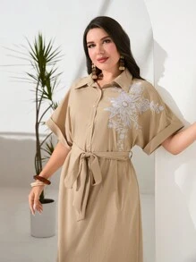 Seusyu 大碼花卉刺繡腰帶襯衫連衣裙 - 杏色 - 查看 5