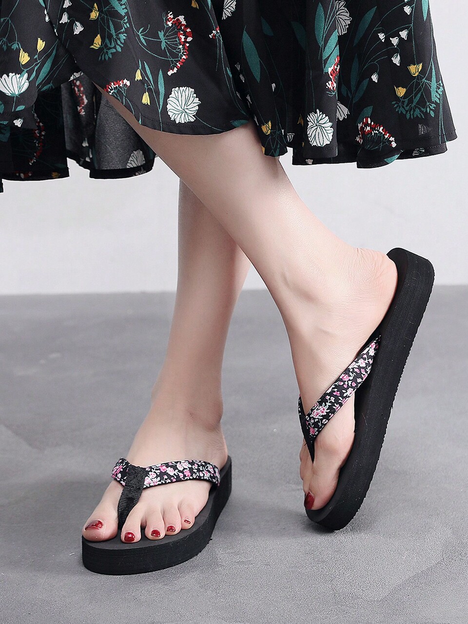 Floral Graphic Flip Flops, Summer Shoes, Beach Shoes, Holiday, Women, Green, Black, Flat