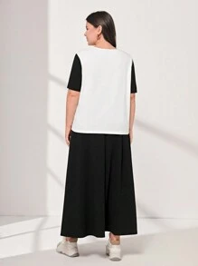 Mulvari Talla grande Falda con camiseta con estampado de slogan de color combinado - Blanco y Negro - Ver 3