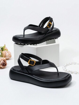 女士时尚厚底皮革人字拖凉鞋，配金属扣和后带