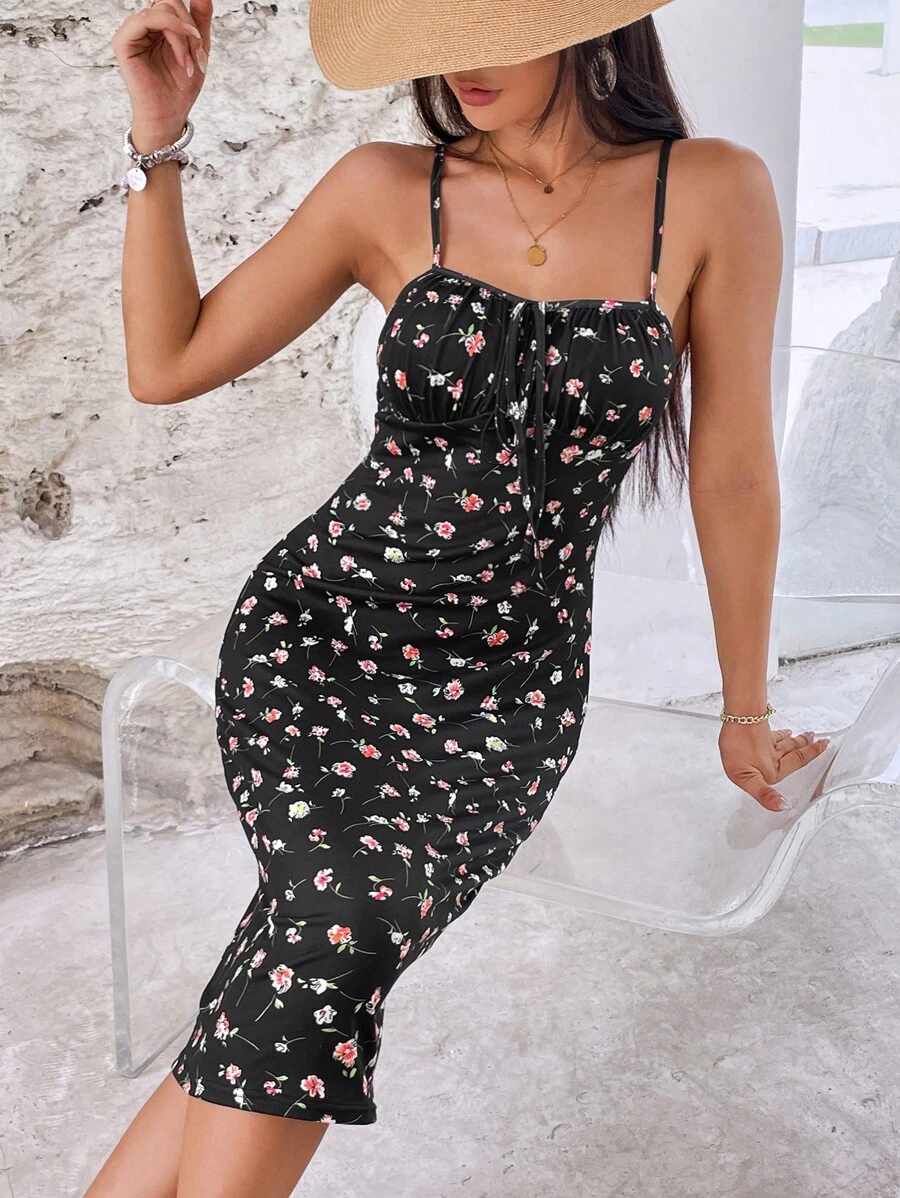 SHEIN VCAY 碎花前打結吊帶緊身洋裝 - 黑色 - 查看 1