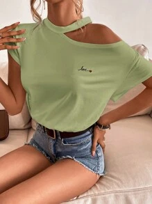 SHEIN Frenchy 心&字母刺繡肩部挖空T恤 - 綠色 - 查看 3