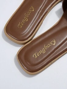 Women's Fashionable Flat Sandals With Buckle Decoration