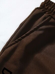 Manfinity Homme Lỏng lẻo phù hợp Nam Đồ họa Chữ cái Eo dây rút Quần thể thao - Cà phê nâu - Xem 7