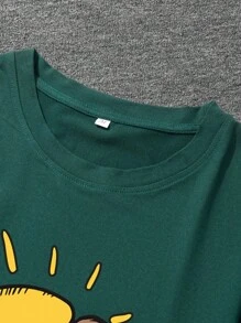 Manfinity Homme Hombres Camiseta con estampado de slogan y dibujos animados - Verde Oscuro - Ver 4