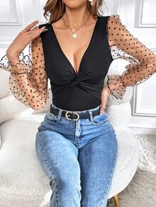 SHEIN Privé 拼接波點網紗前扭結荷葉袖深V領連體衣 - 黑色 - 查看 4