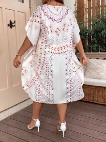 SHEIN Holidaya 大碼幾何印花流蘇繫帶領蝙蝠袖連衣裙 - 白色 - 查看 2