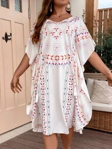 SHEIN Holidaya 大碼幾何印花流蘇繫帶領蝙蝠袖連衣裙 - 白色 - 查看 4