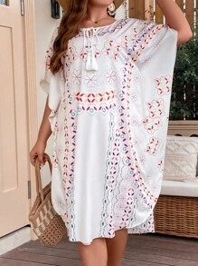 SHEIN Holidaya 大碼幾何印花流蘇繫帶領蝙蝠袖連衣裙 - 白色 - 查看 1