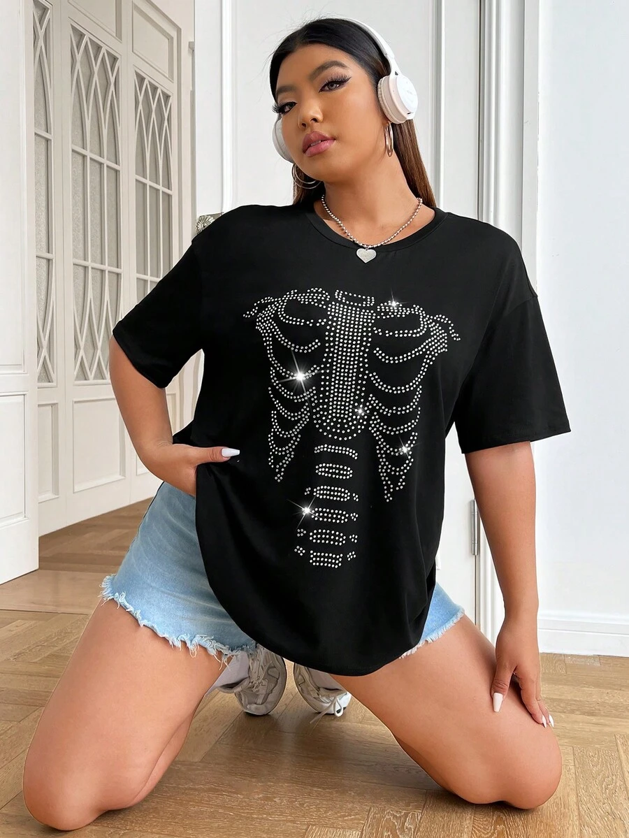 SHEIN EZwear Áo thun Plus size Pha lê kim cương Đồ họa Giải trí - màu đen - Xem 1