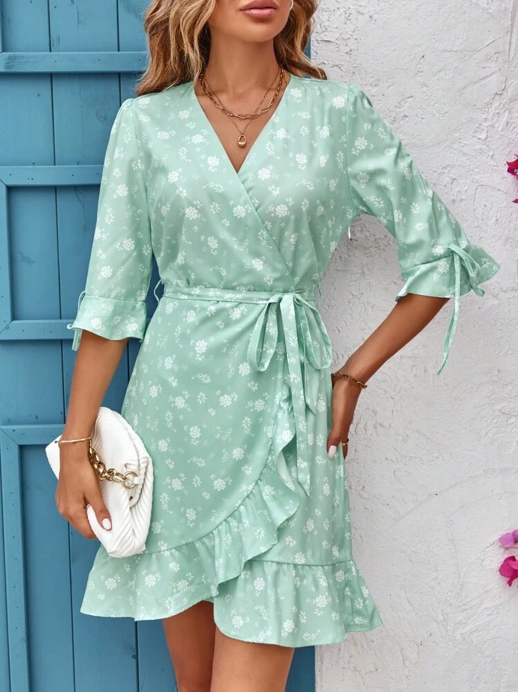 SHEIN Frenchy Robe Ceinturée Imprimé Floral À Poignets Noués À Volants Croisé - Vert - Voir 1