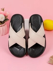 女孩交叉拖鞋適合夏天