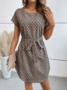 SHEIN Clasi 滿版印花蝙蝠袖繫腰帶連衣裙 - 卡其色 - 查看 5