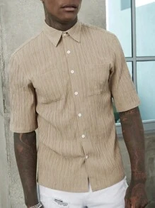 Manfinity AFTRDRK 男士素色雙口袋前排扣襯衫 - 杏色 - 查看 6