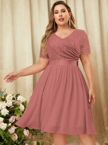 MIUSOL 大碼蕾絲拼接V領褶邊連衣裙 - 藕粉色 - 查看 1