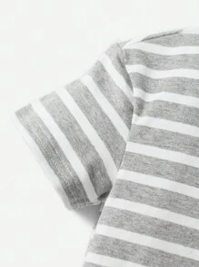 SHEIN Áo thun tay ngắn cổ tròn in họa tiết sọc cho bé trai, đơn giản và tối giản, phù hợp cho mùa hè - Màu Xám nhạt - Xem 4