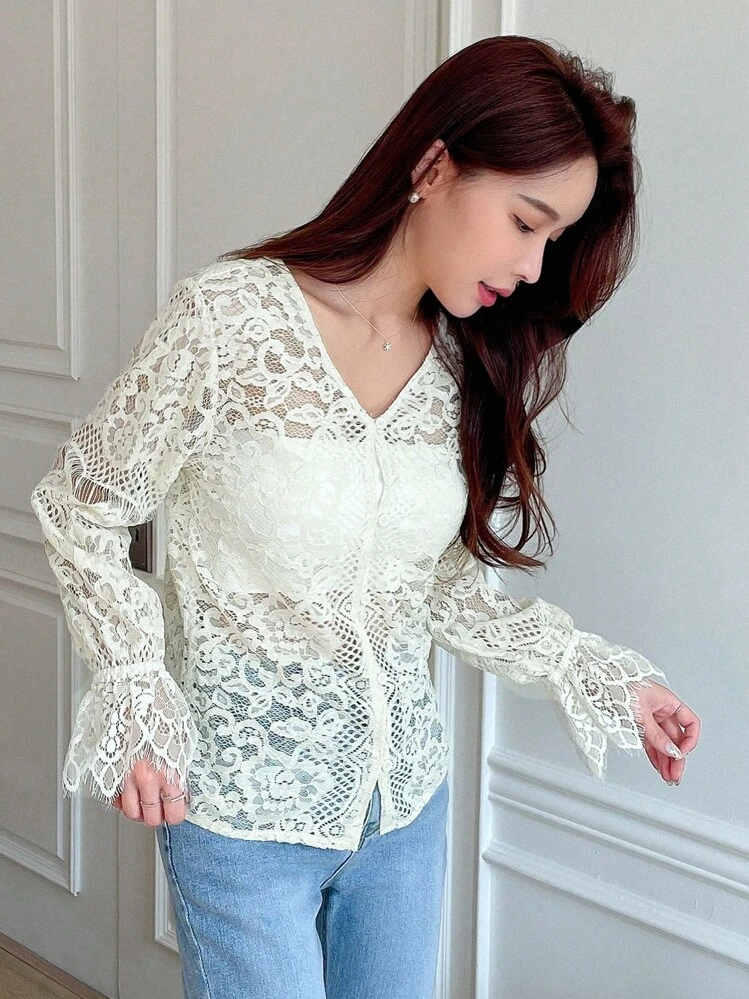 DAZY שרוולים מתרחבים כפתור קדמי תחרה חולצות ללא חזייה - בז' - ראה 5